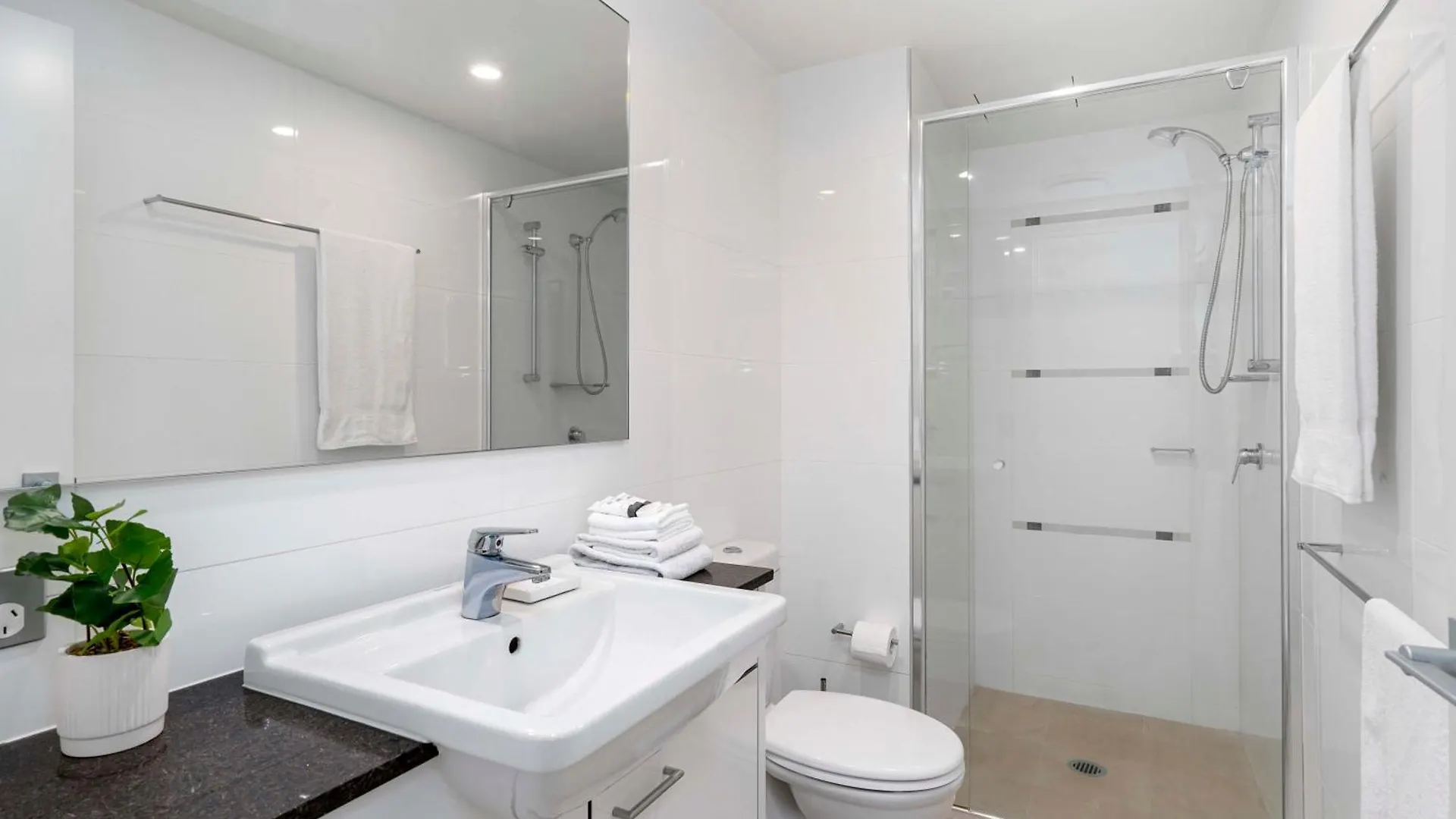 Sierra Grand Broadbeach - Self Contained & Privately Managed Apartments Gold Coast