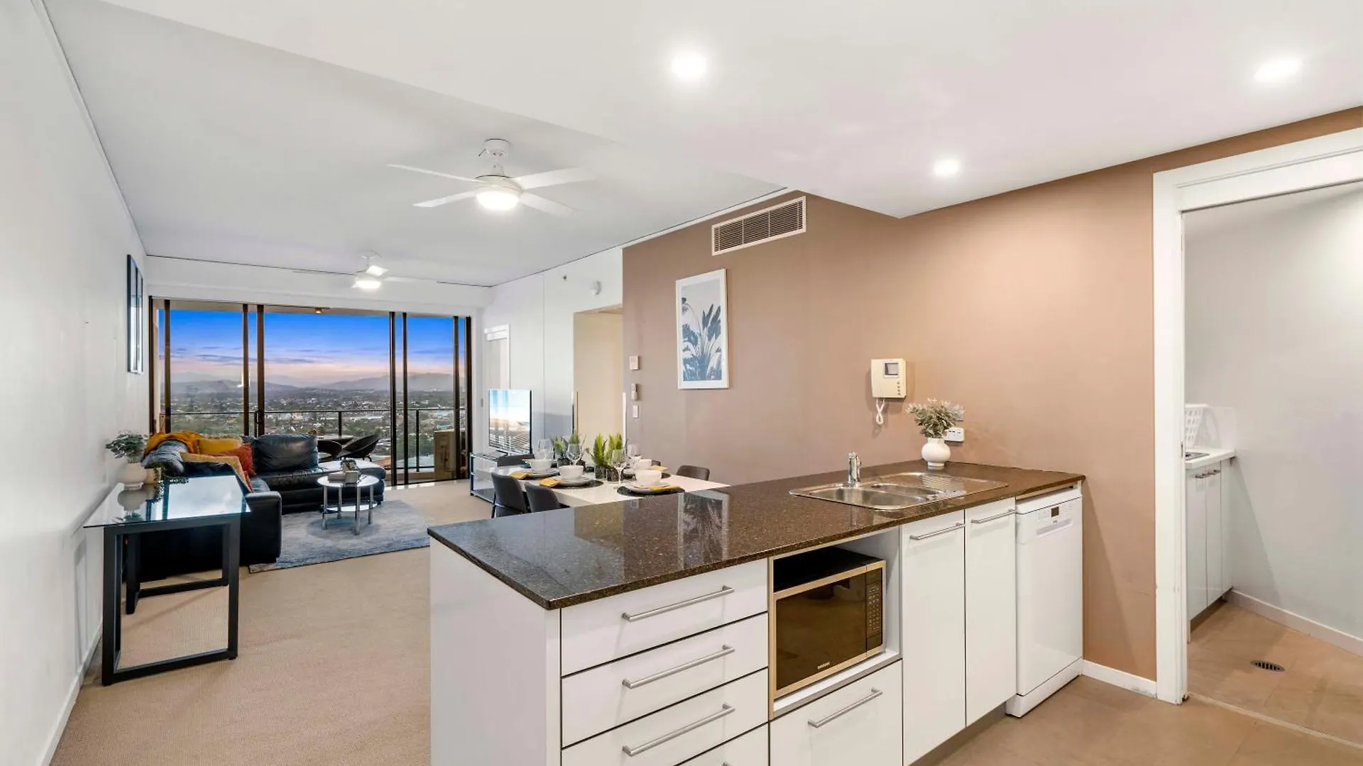 Sierra Grand Broadbeach - Self Contained & Privately Managed Apartments Gold Coast Australia