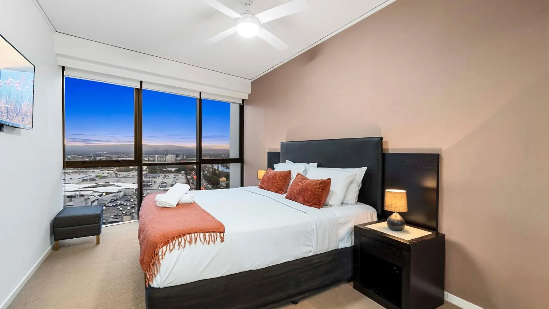 Sierra Grand Broadbeach - Self Contained & Privately Managed Apartments Gold Coast Australia