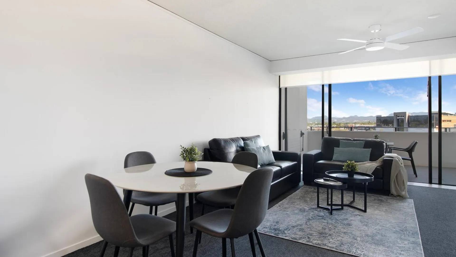 Sierra Grand Broadbeach - Self Contained & Privately Managed Apartments Gold Coast Australia