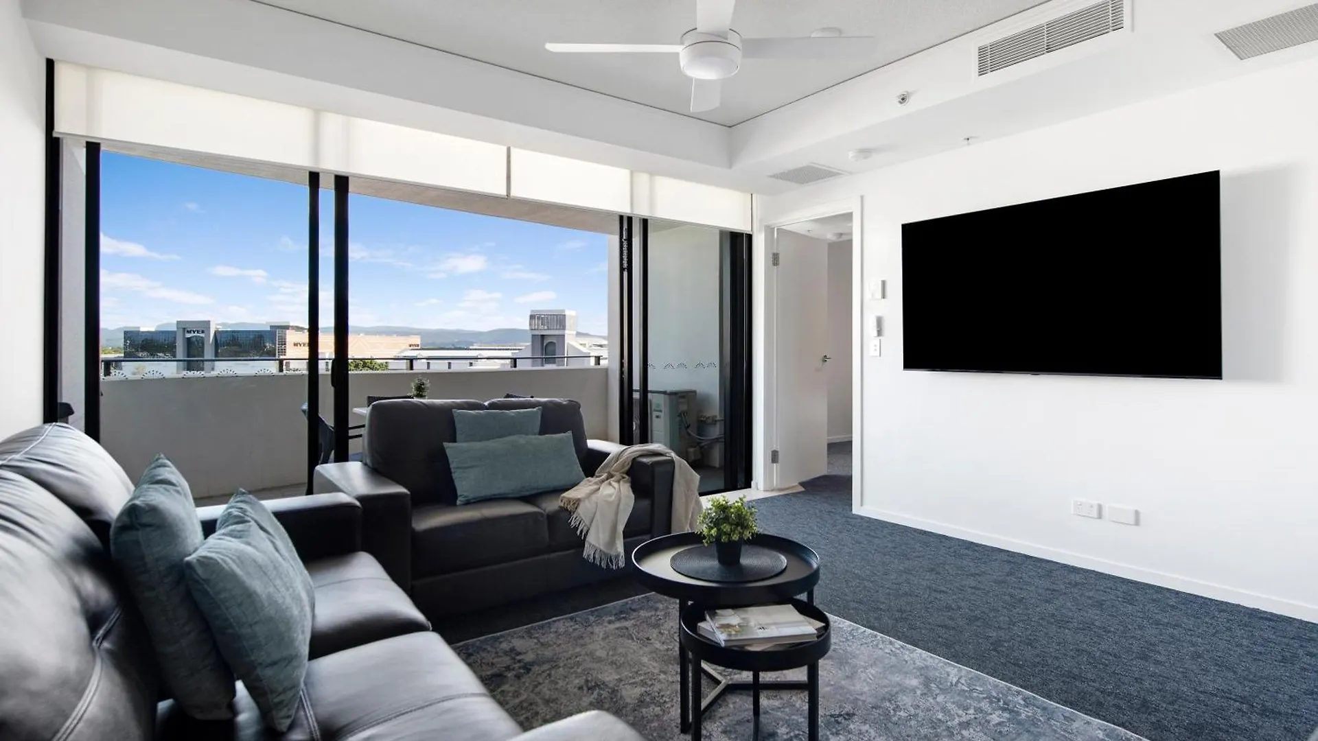 Sierra Grand Broadbeach - Self Contained & Privately Managed Apartments Gold Coast